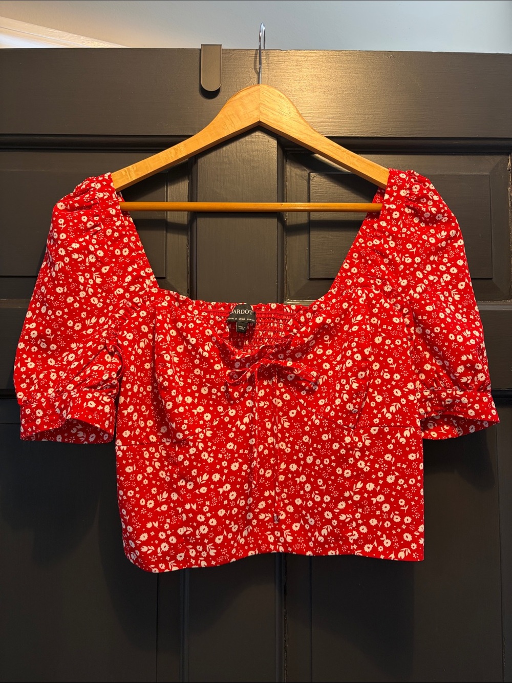 Bardot size 10 Red Floral Puff-Sleeve Crop Top